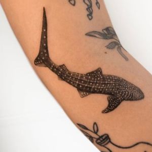 shading whale shark tattoo